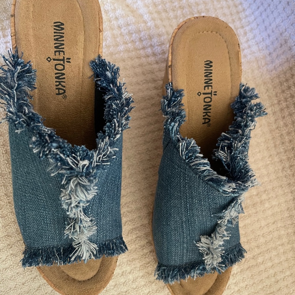 Womens Minnetonka